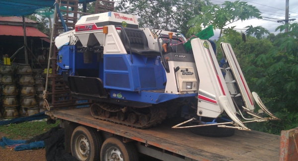 ขายรถเกี่ยวข้าว อิเซกิ ฟรอนเทียร์ 175 แถมรถพ่วงด้วย