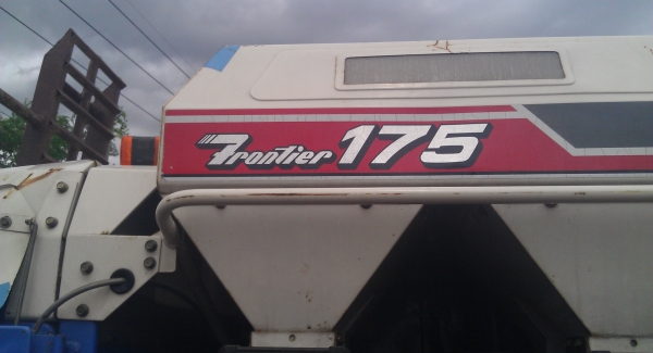 ขายรถเกี่ยวข้าว อิเซกิ ฟรอนเทียร์ 175 แถมรถพ่วงด้วย