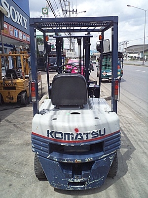 ขายรถยกโคมัสสึ 1.5 ตัน รุ่น15 เครื่องเบนซิน แผงงาสไลด์  กระบอกคู่  เสาสูง 3 เมตร  ยางตันใหม่ พวงมาลัยเพาเว่อร์  สีเดิมจากนอก นำเข้าจากญี่ปุ่น ใช้งานได้ทันที