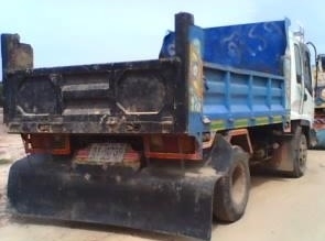 ISUZU DECA 210 HP 6HH1 หกลัอดั๊มพ์ กระบะดั๊มพ์เหล็ก 6 ตันความยาว 3.60 เมตรสภาพสวย เครื่องแน่นแรงดีมาก ภายในเก๋งคอนโซลสวยครบพร้อม CD แอร์เย็น พวงมาลัยเพาเวอร์ ระบบเบรคทริ๊ปฟี้ ช่วงล่างคัชซีสวยไม่มีดาม ยาง 8.25 ขอบ 16 สภาพดี 70\% พร้อมบรรทุกพร้อมใช้งาน เอกสา