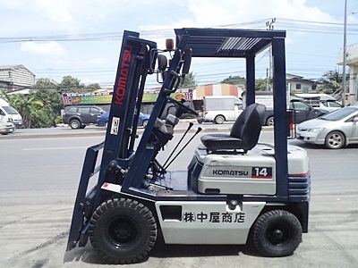 ขายรถยกโคมัสสึ 1.5 ตัน รุ่น15 เครื่องเบนซิน แผงงาสไลด์  กระบอกคู่  เสาสูง 3 เมตร  ยางตันใหม่ พวงมาลัยเพาเว่อร์  สีเดิมจากนอก นำเข้าจากญี่ปุ่น ใช้งานได้ทันที