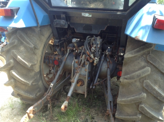 มาใหม่อีกแล้วรถนำเข้าFORD4630ขนาด65แรง2เพลาเสื้อเทาตัวใหม่คานหน้าคาลาโร่3สูบ มาใหม่อีกแล้วรถนำเข้าFORD4630ขนาด65แรง2เพลาเสื้อเทาตัวใหม่คานหน้าคาลาโร่3สูบ