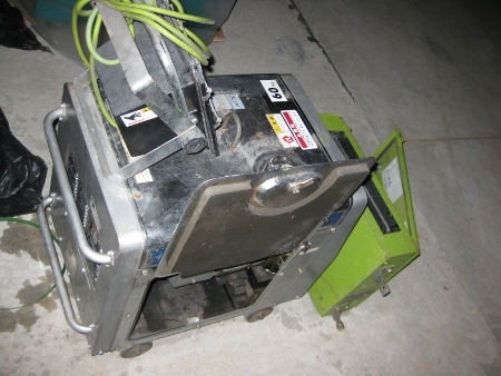 ขายยกชุด-เครื่องปั่นไฟ 2 KVA เครื่องยนต์เบนซิน พร้อมตู้คอนโทรลและสปอร์ตไลท์ มือสองญี่ปุ่น ขายยกชุด-เครื่องปั่นไฟ 2 KVA เครื่องยนต์เบนซิน พร้อมตู้คอนโทรลและสปอร์ตไลท์ มือสองญี่ปุ่น