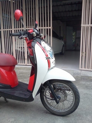 honda SCOOPY I ขาว-แดง ราคา 18500 honda SCOOPY I ขาว-แดง ราคา 18500