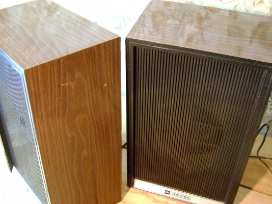 ชุดเครื่องเล่นแผ่นเสียงพร้อมลำโพง TOSHIBA SM-130 เสียงดีครับ