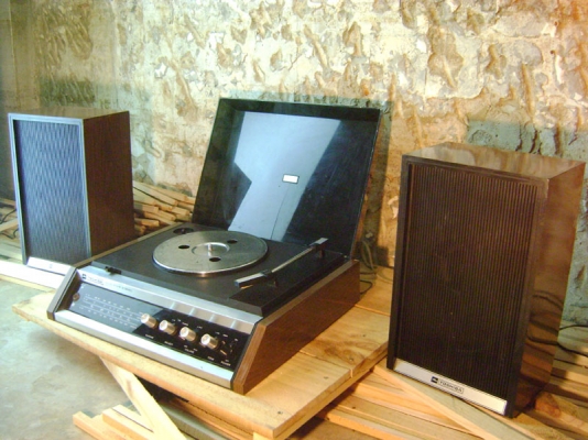 ชุดเครื่องเล่นแผ่นเสียงพร้อมลำโพง TOSHIBA SM-130 เสียงดีครับ