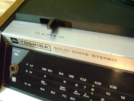 ชุดเครื่องเล่นแผ่นเสียงพร้อมลำโพง TOSHIBA SM-130 เสียงดีครับ