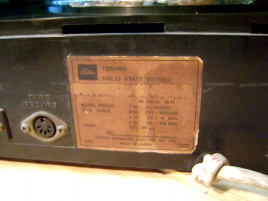 ชุดเครื่องเล่นแผ่นเสียงพร้อมลำโพง TOSHIBA SM-130 เสียงดีครับ