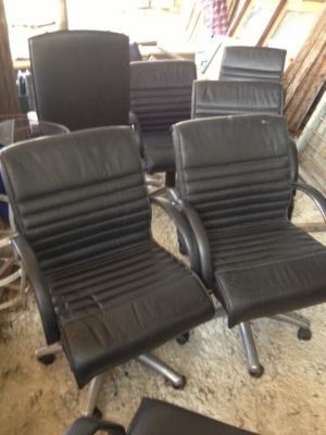 เก้าอี้หนังแท้