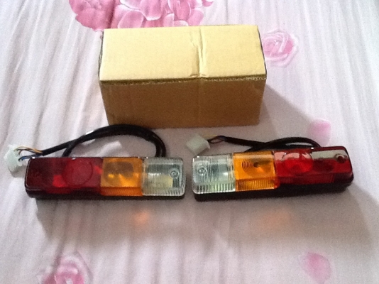 ขายไฟท้ายรถฟอร์คลิฟต์ 12vและ24v 1คู่ 850บาท