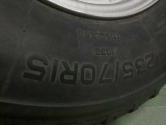 ยางอไหล่ พร้อมกะทะ 6 รู  235-70-15