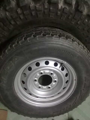 ยางอไหล่ พร้อมกะทะ 6 รู  235-70-15