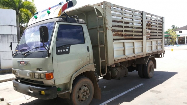 รถฮีโน่ 6 ล้อดั้ม  120 แรงม้า  สนใจติดต่อ 081 - 6079515