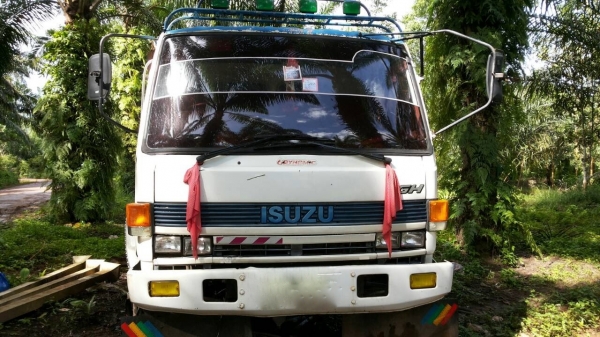 รถอีซูซุ 10 ล้อดั้ม 187 แรงม้า สนใจติดต่อ 081 - 6079515 รถอีซูซุ 10 ล้อดั้ม 187 แรงม้า สนใจติดต่อ 081 - 6079515