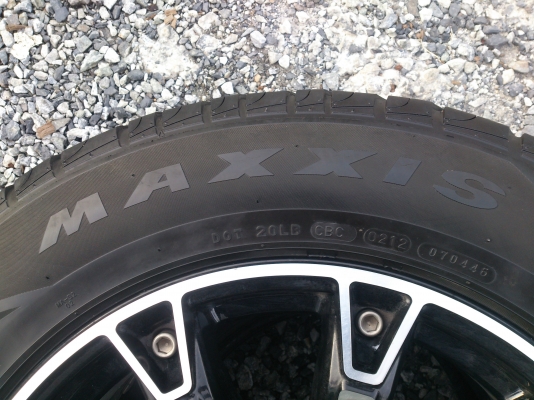 ขายแม็กLENSO lntimidator6  6รู139.7 ขอบ18  9นิ้ว พร้อมยางMAXXIS 265/60R18 ยางปี12  1 ชุด