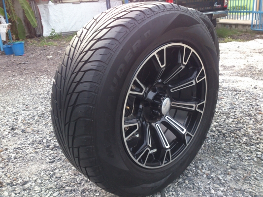 ขายแม็กLENSO lntimidator6  6รู139.7 ขอบ18  9นิ้ว พร้อมยางMAXXIS 265/60R18 ยางปี12  1 ชุด