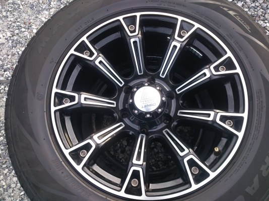 ขายแม็กLENSO lntimidator6  6รู139.7 ขอบ18  9นิ้ว พร้อมยางMAXXIS 265/60R18 ยางปี12  1 ชุด