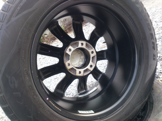 ขายแม็กLENSO lntimidator6  6รู139.7 ขอบ18  9นิ้ว พร้อมยางMAXXIS 265/60R18 ยางปี12  1 ชุด