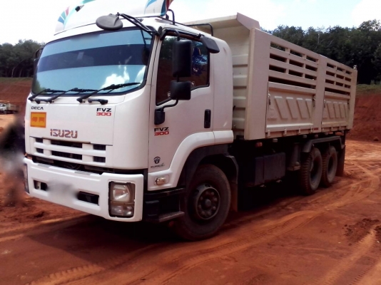 รถอีซูซุ 10 ล้อดั้ม  FVZ  300 แรงม้า ปี 53 สนใจติดต่อ 081 - 6079515