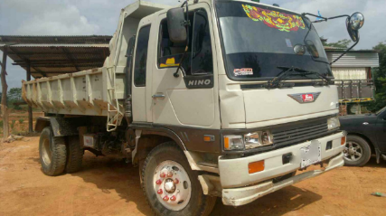ขายหกล้อดั๊มพ์ Hino 3H เครื่องเดิม 195 แรง ดั๊มพ์ดิน ปี 2540 ยาง 9.00 ทะเบียนพร้อม