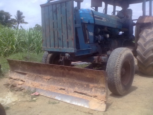 ขายรถไถ FORD 6610 ดันหน้า KHL ผาน3 CMT ไม่มีทะเบียนครับ