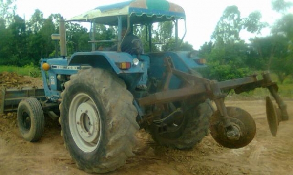 ขายรถไถเพลาเดียวFORD 6600 T3 ตัวเต็ม เครืองดีมากๆแน่น แรง ไม่หลวมแขนดีไม่ปะไม่ผุ ปั๊มดีแรง ระบบไฮฯ ใช้งานปกติ ไม่แตกไม่รั่ว ยางดี4เส้น พร้อม อุปกรณ์ 2ชิ้น ใบดัน ,หางยกร่อง สภาพดีไม่ผุไม่กร่อน พร้อมใช้ พร้อมลุยงาน เอกสารเล่มทะเบียนครบ ราคาต่อรองได้เด้อ พี่