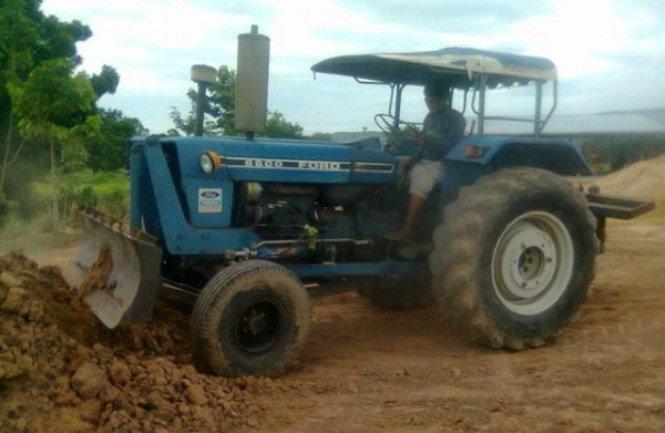 ขายรถไถเพลาเดียวFORD 6600 T3 ตัวเต็ม เครืองดีมากๆแน่น แรง ไม่หลวมแขนดีไม่ปะไม่ผุ ปั๊มดีแรง ระบบไฮฯ ใช้งานปกติ ไม่แตกไม่รั่ว ยางดี4เส้น พร้อม อุปกรณ์ 2ชิ้น ใบดัน ,หางยกร่อง สภาพดีไม่ผุไม่กร่อน พร้อมใช้ พร้อมลุยงาน เอกสารเล่มทะเบียนครบ ราคาต่อรองได้เด้อ พี่