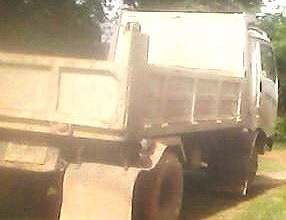 HINO FB 117 HP WO4D หกล้อดั๊มพ์ กระบะดั๊มพ์เหล็ก 4 ตันความยาว 3.50 เมตรสภาพสวย เครื่องแห้งแรงดีเดิมๆไม่เยิ้ม ภายในเก๋งคอนโซลสวยไม่มีผุกร่อน พวงมาลัยเพาเวอร์ ช่วงล่างคัชซีสวยเดิมไม่มีดาม ติด F หน้า F หลังครบแล้ว ยาง 8.25 ขอบ 16 สภาพดี 70\% พร้อมใช้งาน เอกสา