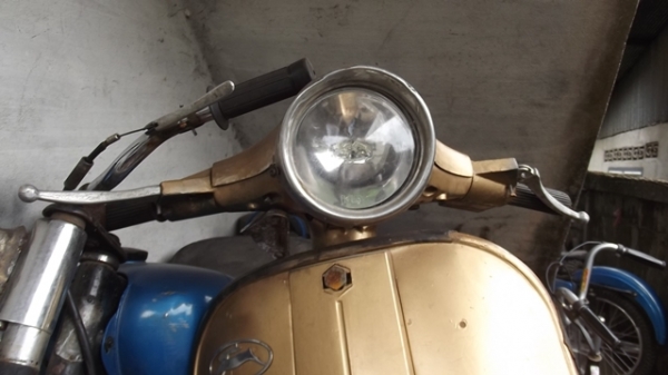 ขายเวสป้าของอิตาลี