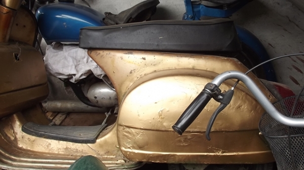 ขายเวสป้าของอิตาลี