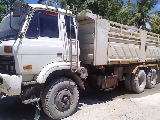 แม่-ลูก ดั้ม UD CWM430M 230แรง รถสวยสภาพดีพร้อมใช้..ดั้มสามมิตร.