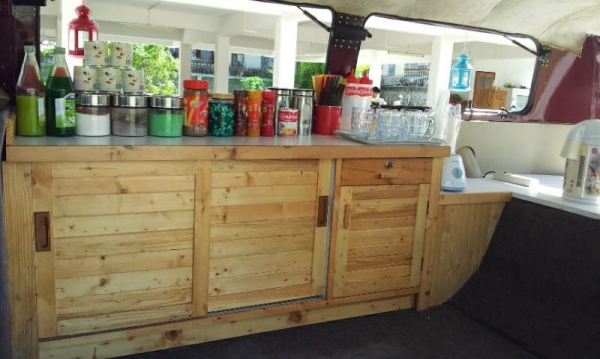 ขายหน้าต่างบาร์ และชุดตู้ในรถ