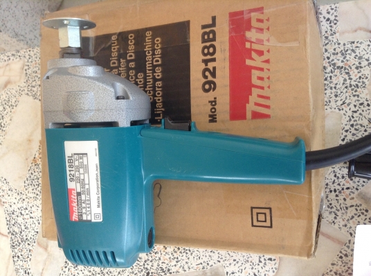 ขายเครื่องขัดสี ยี่ห้อมากีต้า รุ่น 9218BL