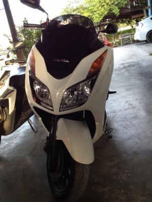 ขายด่วน Honda Forza300 สีขาว
