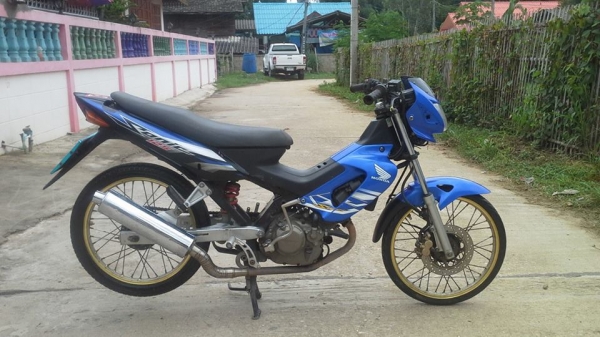 SONIC125 มีเล่มทะเบียนภาษีขาด2ปีรุ่น2ครับราคาถูกๆ8800บาท