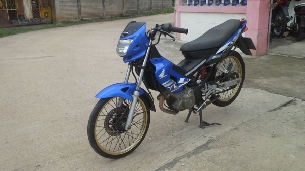 SONIC125 มีเล่มทะเบียนภาษีขาด2ปีรุ่น2ครับราคาถูกๆ8800บาท