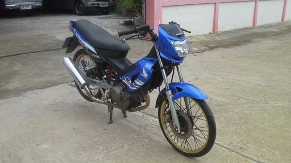 SONIC125 มีเล่มทะเบียนภาษีขาด2ปีรุ่น2ครับราคาถูกๆ8800บาท