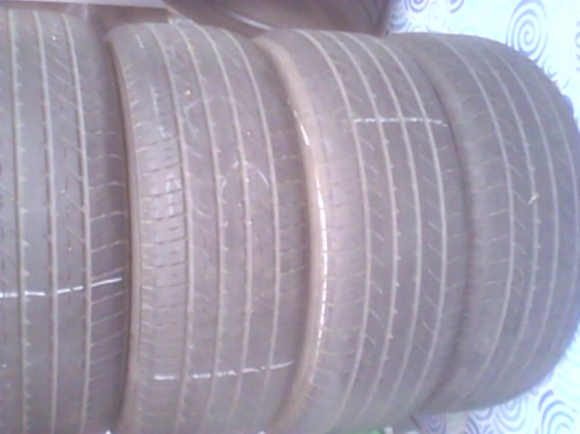 ขายยาง 235/50/18 ปี 11 มี 4 วง 2500 บาท