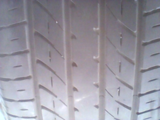 ขายยาง 235/50/18 ปี 11 มี 4 วง 2500 บาท