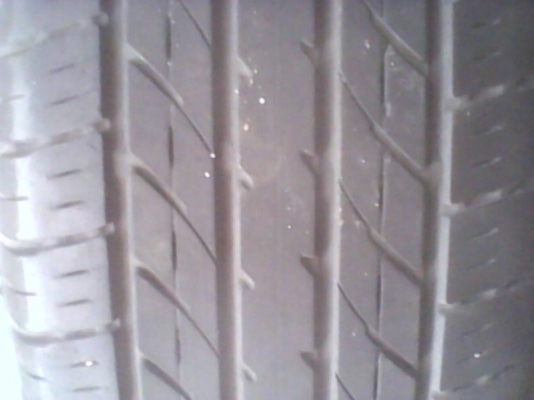 ขายยาง 235/50/18 ปี 11 มี 4 วง 2500 บาท