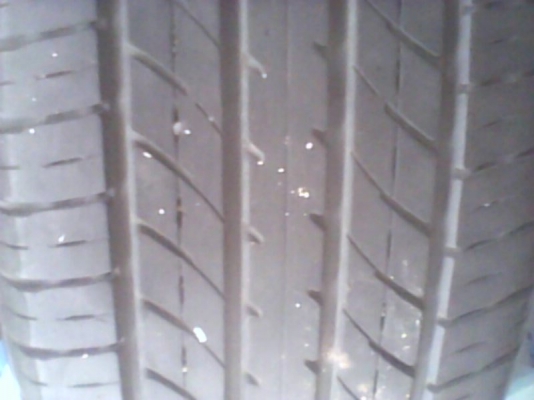 ขายยาง 235/50/18 ปี 11 มี 4 วง 2500 บาท