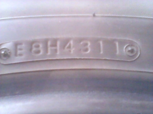 ขายยาง 235/50/18 ปี 11 มี 4 วง 2500 บาท