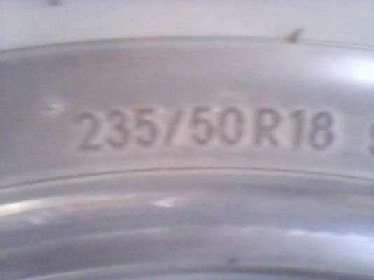ขายยาง 235/50/18 ปี 11 มี 4 วง 2500 บาท