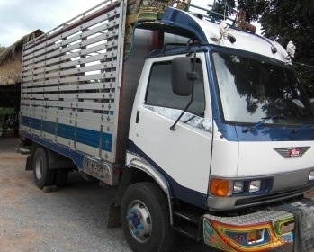 HINO KM 310 - 165 HP WO6E กระบะมิเนียมคอกเกษตรสภาพอย่างสวย เครื่องแห้งแรงดีลงเล่มครบถูกต้อง ภายในเก๋งคอนโซลสวยเดิมๆ แอร์เย็น พวงมาลัยเพาเวอร์ ช่วงล่างใหญ่คัชซีสวย เฟืองท้ายกับคานหน้าติด F ครบแล้ว ยาง 8.25 ขอบ 16 สภาพดี 70\% พร้อมใช้งาน เอกสารทะเบียนครบพร้อ