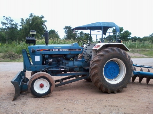 ขายไม่แพง ฟอร์ด 5500 เครื่อง77 T1 มีอุปกรณ์สองอย่าง CMT อย่างสวย โทร 087-2546421 บอยรับสาย คนโคราชบ้านเองจ้า