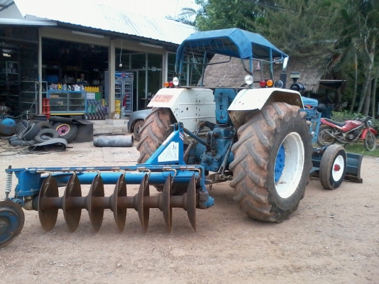 ขายไม่แพง ฟอร์ด 5500 เครื่อง77 T1 มีอุปกรณ์สองอย่าง CMT อย่างสวย โทร 087-2546421 บอยรับสาย คนโคราชบ้านเองจ้า