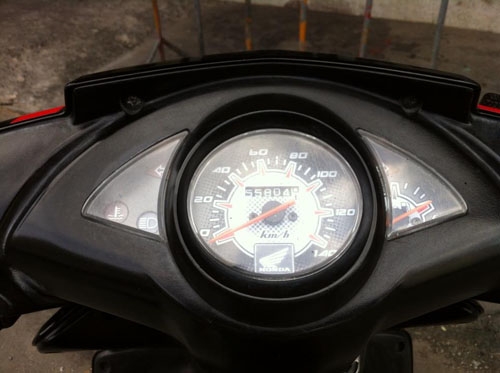 click ปี 50 คอมบายเบรค สี แดง ดำ รถบ้าน สภาพสวย เดิมๆ เครื่องแน่น เอกสารพร้อม