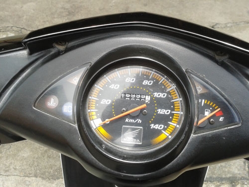 click ปี49 สีขาว ฟ้า รถบ้าน สภาพเดิม เครื่องแน่น ไม่มีควันขาว ไม่หลวมเครื่องฟิตๆ ภายนอกตามรูป มีเล่ม เอกสารครบ ราคาถูกๆ