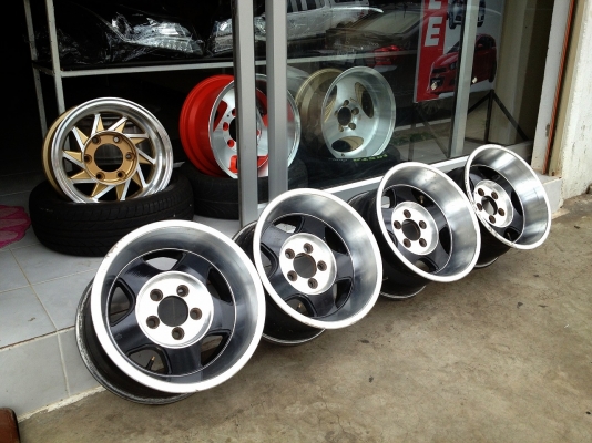ขายล้อขอบ 15x8.5 ET-15 5/114.3 ลาย 5 ก้าน ออฟลึก 3.5 นิ้ว สภาพเดิมๆ ครับ