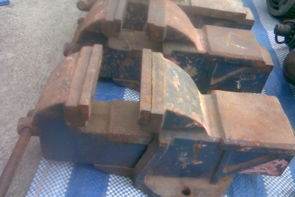 ปากกา 4 นิ้วงานเก่าขนาด 4 นิ้วสภาพพร้อมใช้ครับงานเก่าสวยๆครับเนื้อเหล็กดีครับ   มีทั้งหมด  4  ตัวครับราคานี้คุ้มครับ